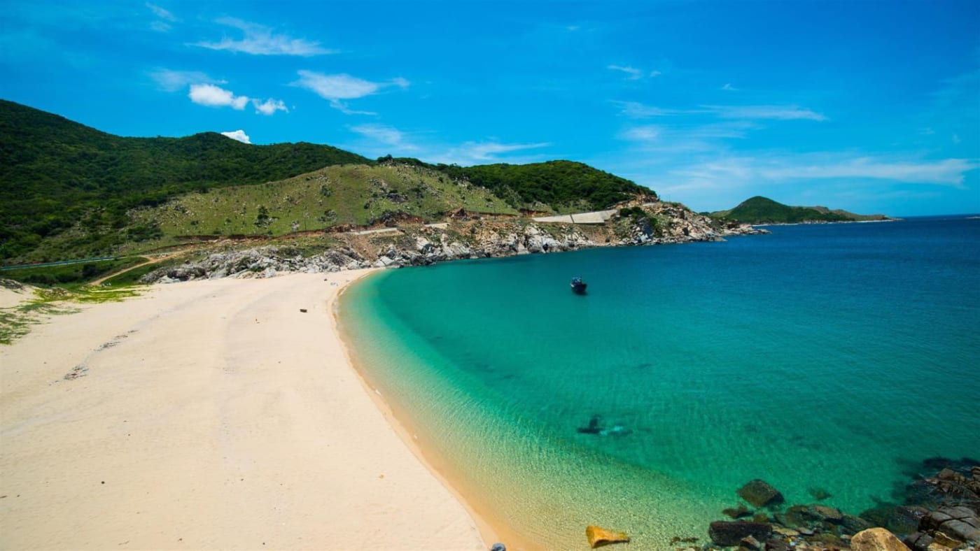 Bãi biển Cà Ná đẹp như mơ khiến nhiều người ngây ngất